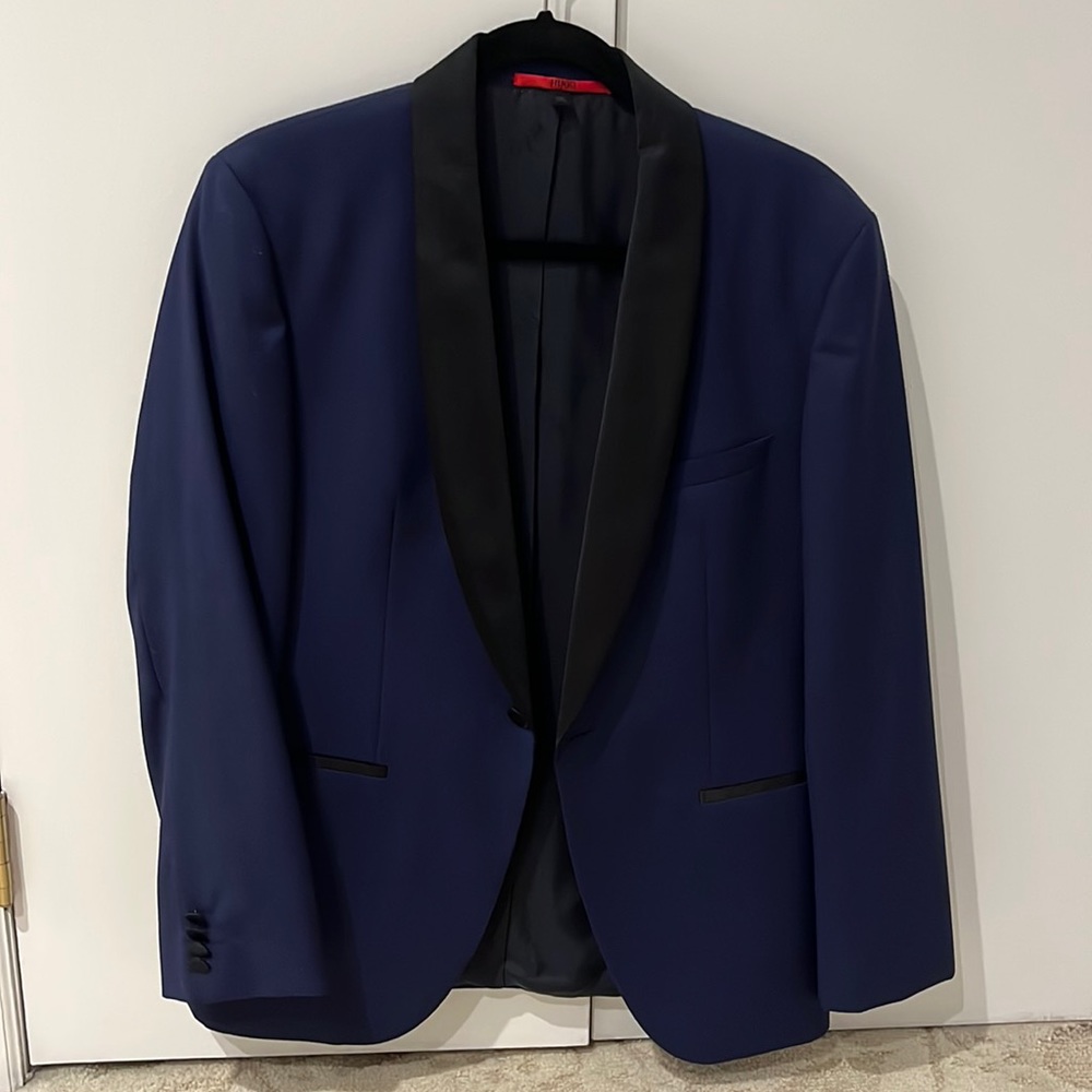 NEVER WORN!! Hugo Boss navy tuxedo. Size 36s